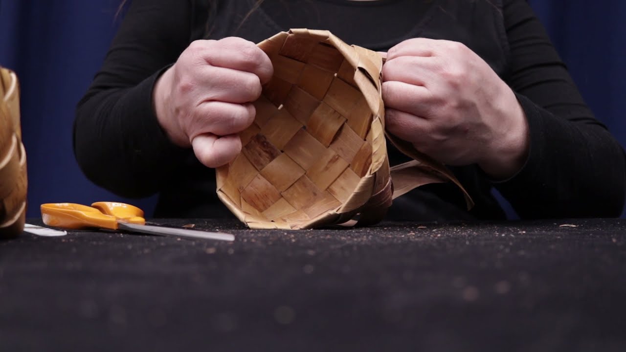 Innocrafts project - How to make a birch bark basket - YouTube