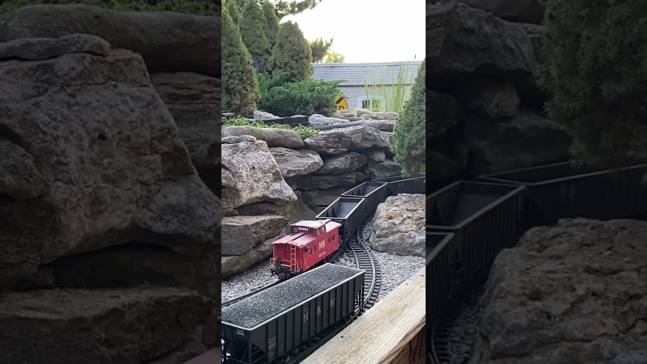 Looping 2 trains on the garden railroad