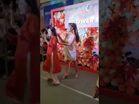 Video Phát Live Lâm Vĩ Dạ Thu Trang Trong sự kiện Aeon - youtube