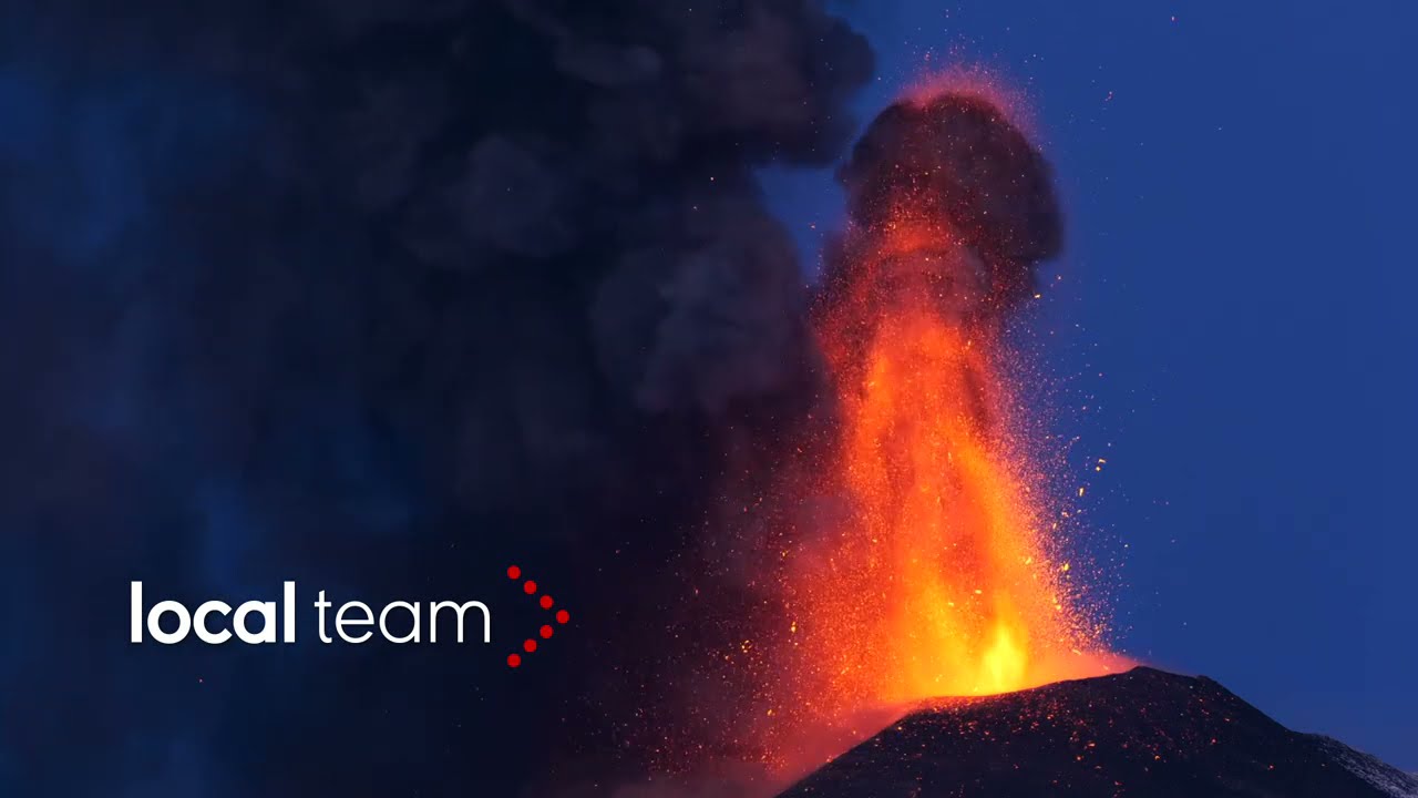 Etna, sedicesimo parossismo: le immagini all'alba del 24 marzo 2021: colata di lava e fontane