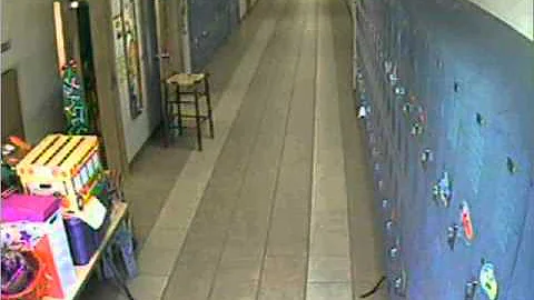 Surveillance Video: Suspect Chased Through Velma-P...