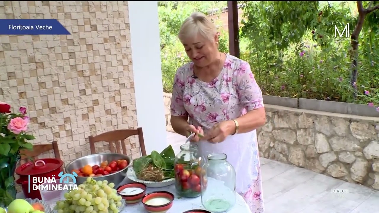 Cum pregătește murăturile doamna Zinaida Cucu din satul Floritoaia Veche