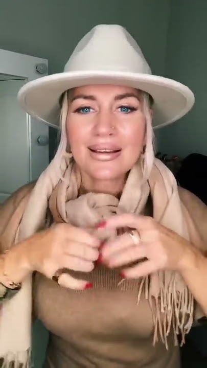 Завяжем шарф в классическом стиле под пальто#шарф#fashionhacks - YouTube