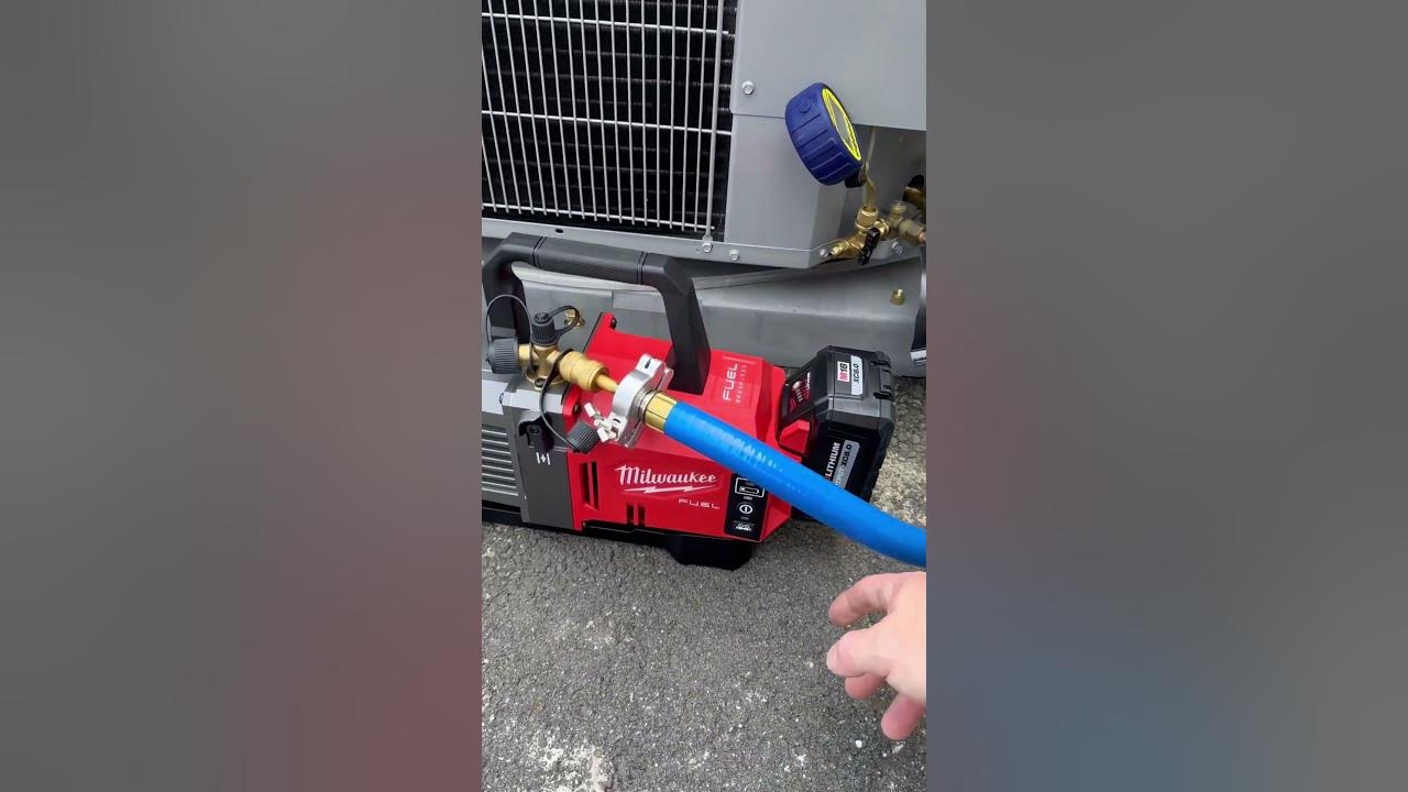 Using the Milwaukee M18 vacuum pump. #hvac #hvacr #refrigerant 