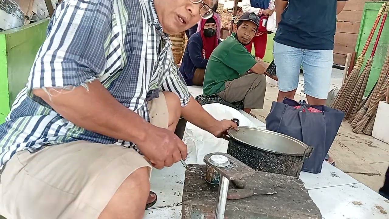 Pasar Turi Donokerto  Turi sleman...ganti pantat ceret dn minta tambalan halus.......pancinya.