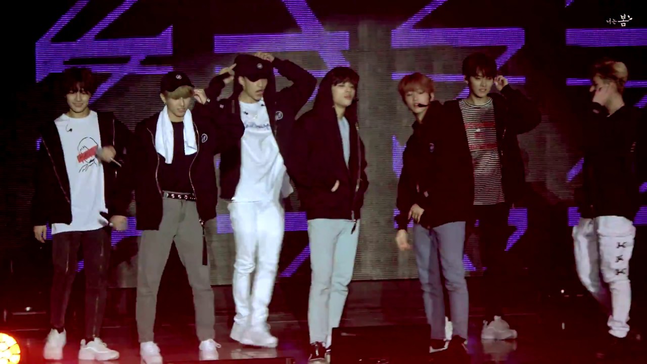 현진 직캠 (straykids hyunjin focus) - 181021 showcase - 