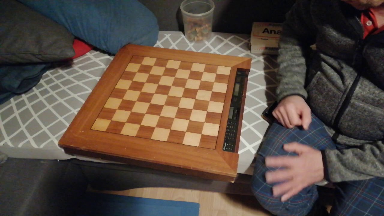 Tausche defekten Saitek Renaissance - YouTube
