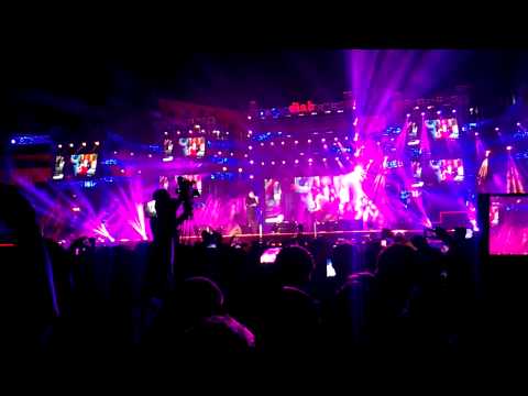 علي ايه اغنية نادرة لايف عمرو دياب