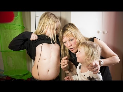 Video: Britisk Kvinne Som Døde Av Kreft Fikk Vakker Sminke Og Filming Et Par Uker Før Hennes Død