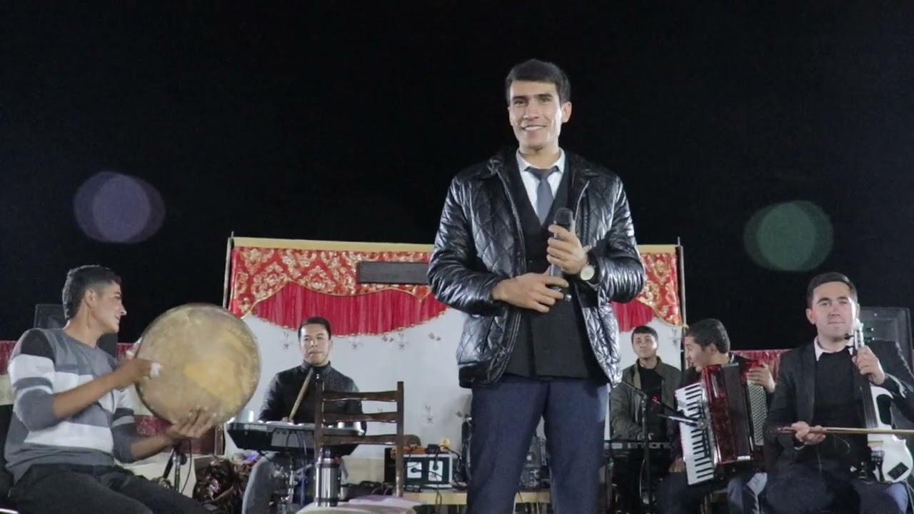 Ehrom Mustafo Qarshilik yosh talant davrada 100% jonli ijroda. Sanati halol. Tinglar maza qiling