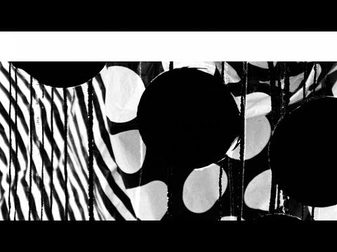 Putar Swimmer - Four Tet