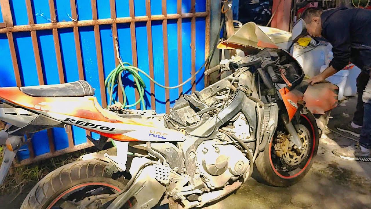 Восстановление сломанного Honda CBR600, который годами был покрыт пылью