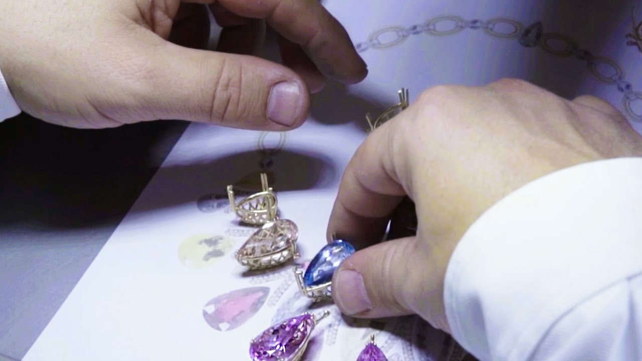 Alta Gioielleria Necklace in yellow and white gold - The Making Of