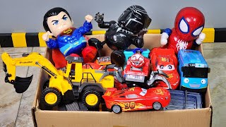 SATU KOTAK PENUH MAINAN, ADA MOBILAN POPLISI, ROBOT SUPERMAN SPIDERMAN, THOMAS EXE CHOO CHOO CHARLES