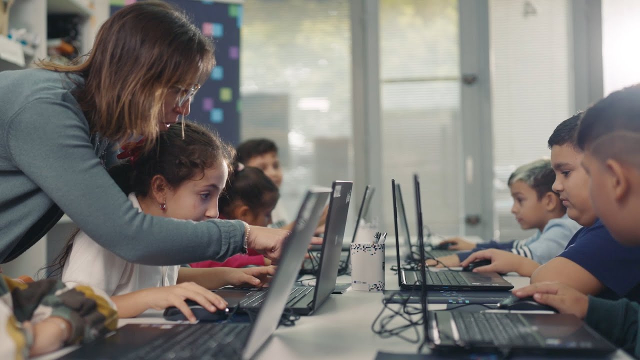 Fundación Secretariado Gitano. Annual Report 2023 - YouTube