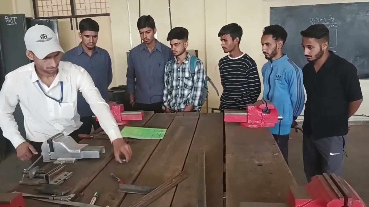 Holding a workpiece in a bench vice