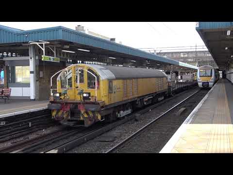 London Underground Battery Locomotives L27 and L29 in action on the District Line