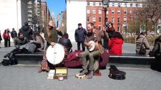 Video thumbnail of "Coyote & Crow- "When I Die", NYC Street Musicians, BANJO BASS, BASS BANJO, BANJOBASS"