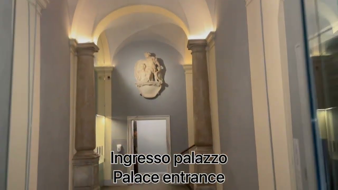 ingresso palazzo e sala comune - enter palace and room for everyone.