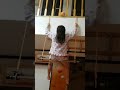 階段使わずに……