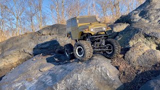 富士山屈指の岩場に挑む、渋柿色のランクル４０(タミヤ/CR-01) Attacking one of the most rocky areas of Mt. Fuji, Land Cruiser 40