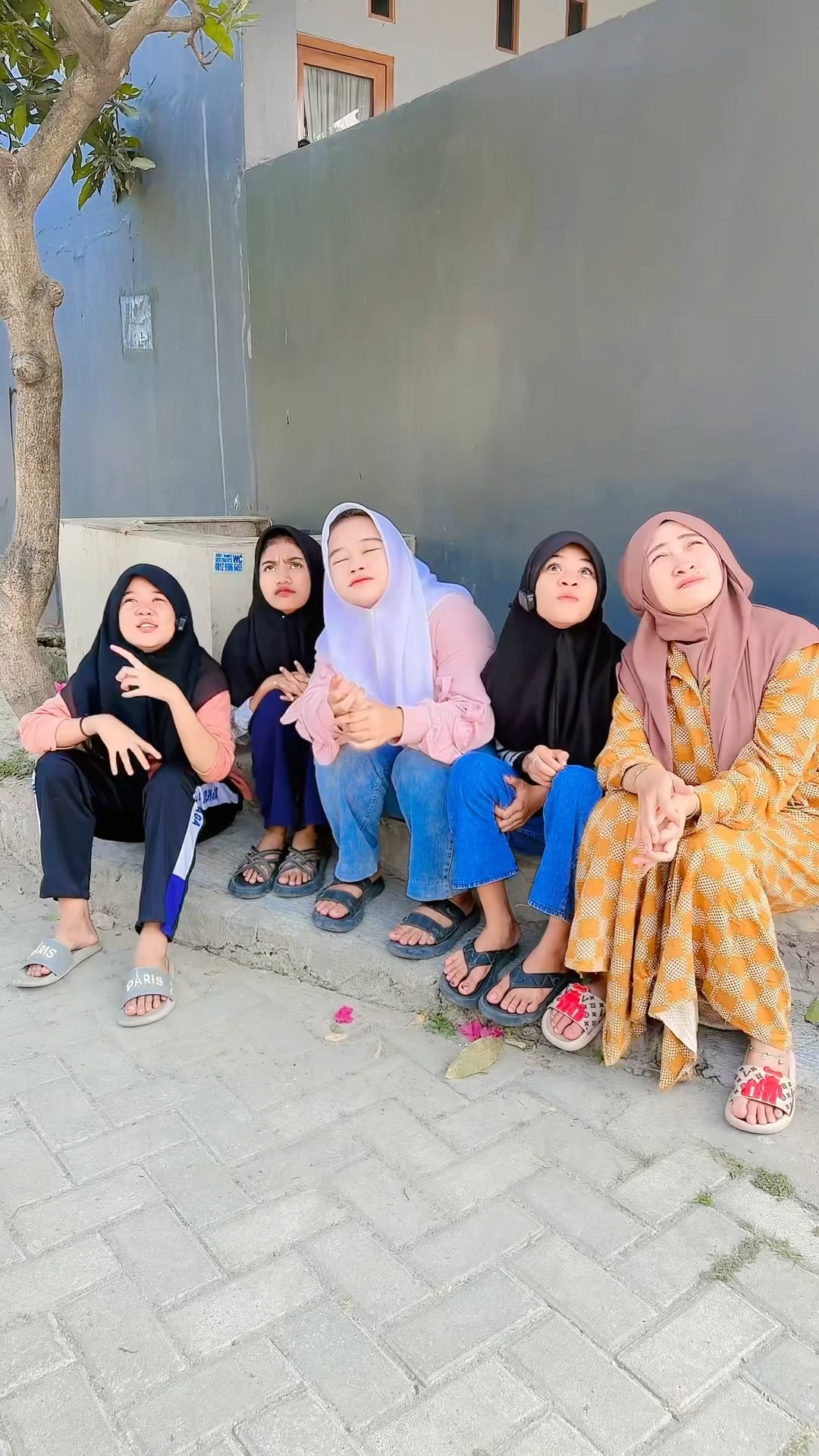 KALIAN KALO ADA PESAWAT MINTA APA NI ?