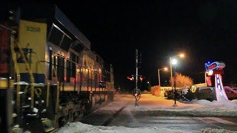CSX DC GEVO pair head south @ Romulus w/ CSX Grain Train G752