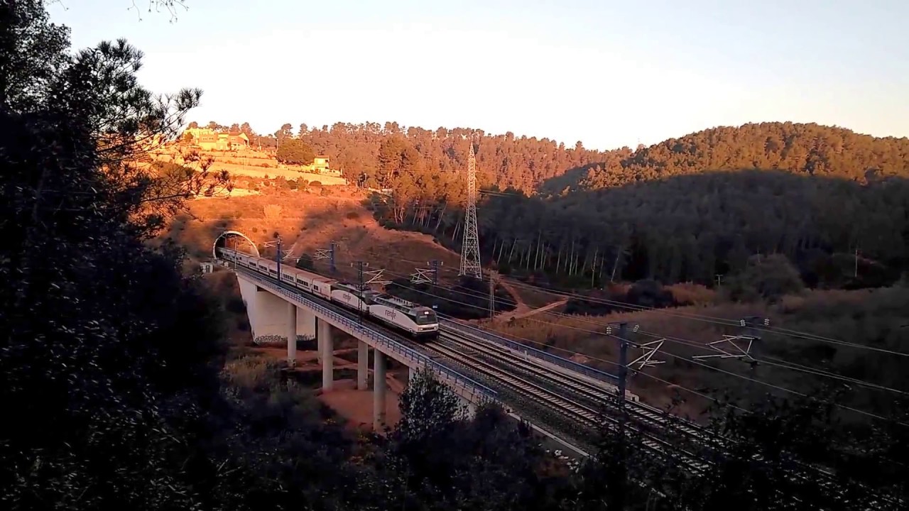 Renfe Trenhotel Galicia con doble 252 por Casablanca