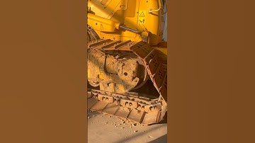 Dozer track removal #machinery #komatsu #mechanic #engine #dozer
