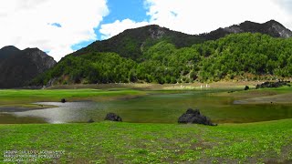 Vista panorámica a Laguna Quililo (Laguna Verde) en Conguillío, Araucanía, Chile