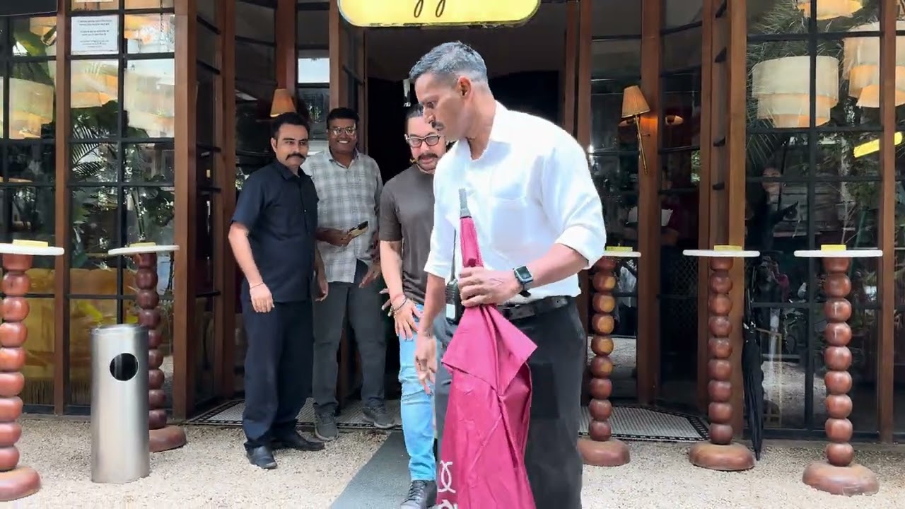 Aamir Khan Snapped at Gigi Bandra | Bollywood Superstar's Stylish Outing