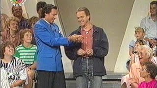 Glücksrad-Folge vom 16.09.1992. Peter Bond in Handschellen