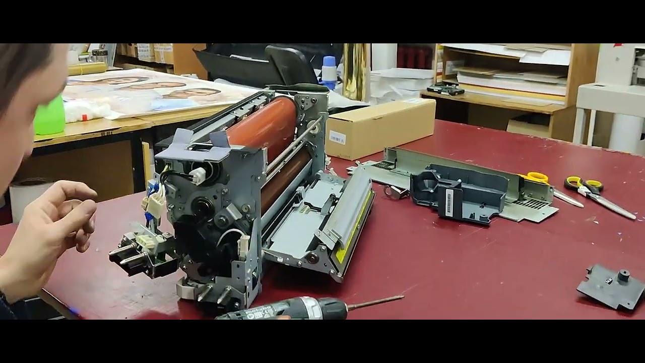 Разборка печки (фьюзера) Konica Minolta C6000L для замены ленты (ремня ...