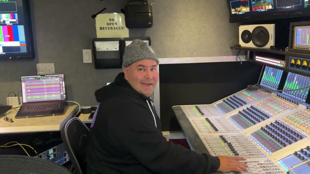 2103. Первый день премьерного показа церемонии вручения премии «Грэмми».