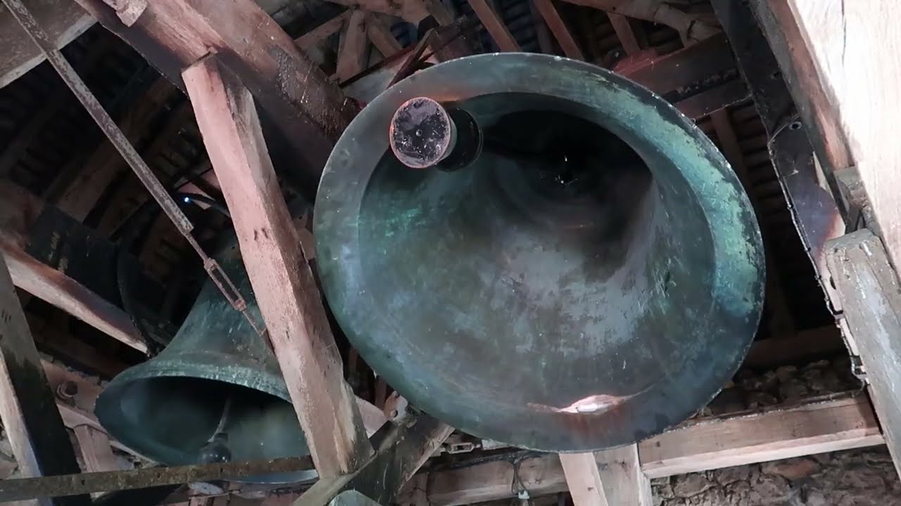 Volée des deux cloches de E. BOLLÉE de l'église Saint-Aubin de Bazouges (72)