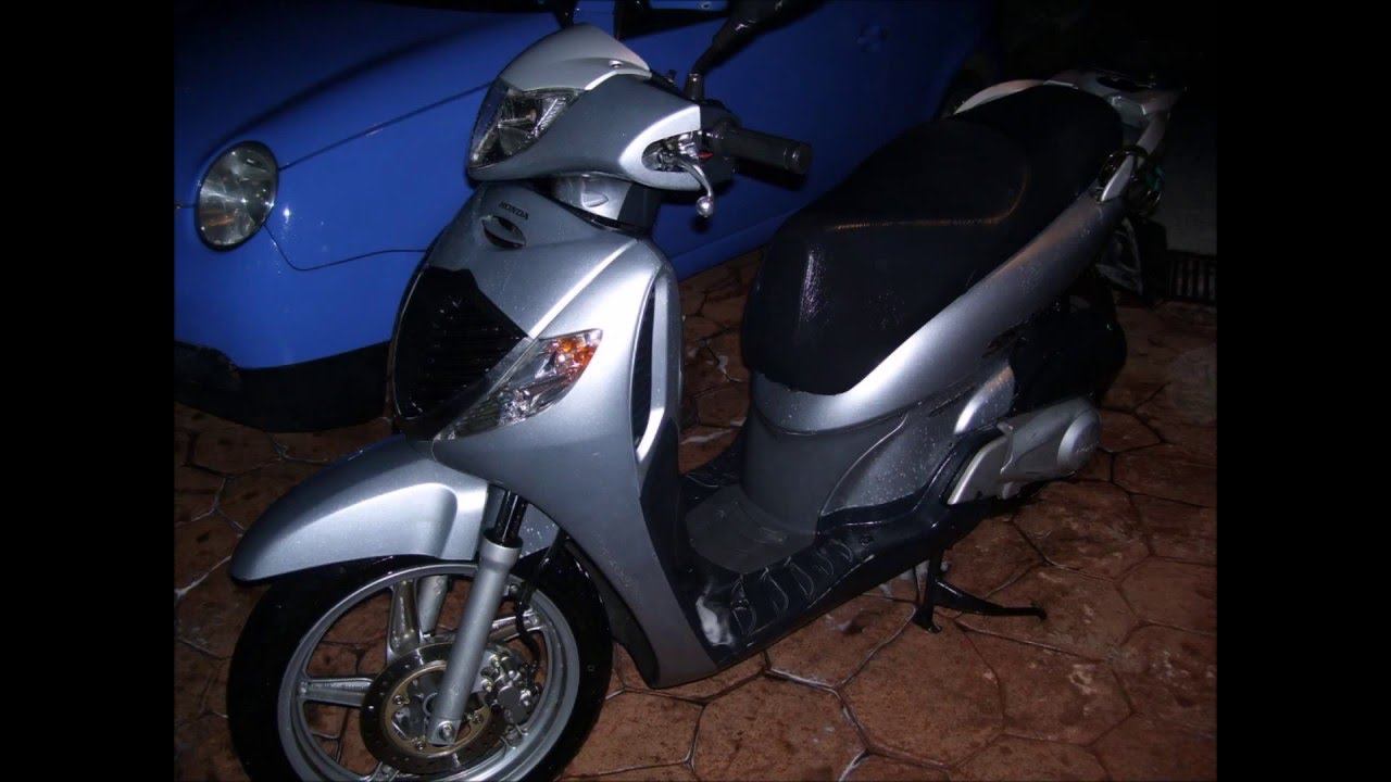 Mantenimiento Honda SH125 Modelo 2005. Maintenance Honda SH 125 model 2005