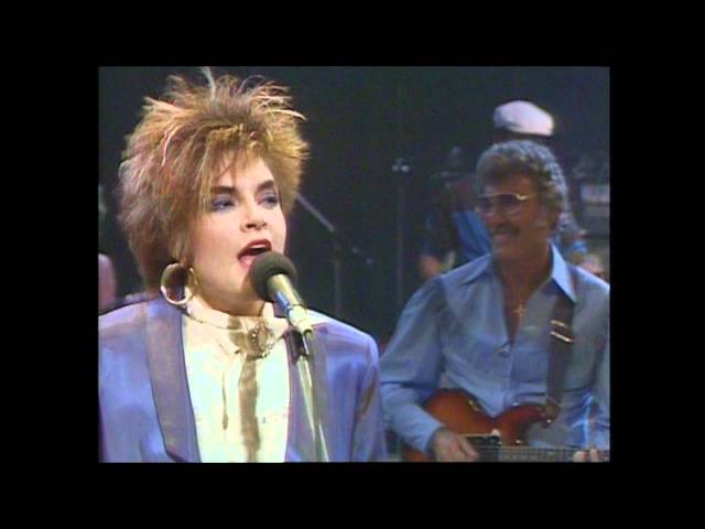 Rosanne Cash - What Kinda Girl