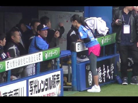 【4K】こじるり、オッサンとのトーク♥♥♥始球式前の投球フォームのチェック