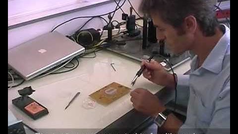 Fast acoustic tweezers