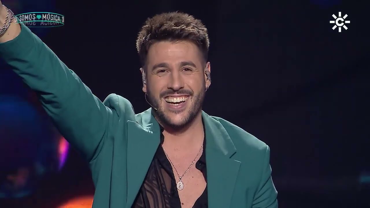 Antonio José canta 'Te traigo flores' en 'Somos Flores'