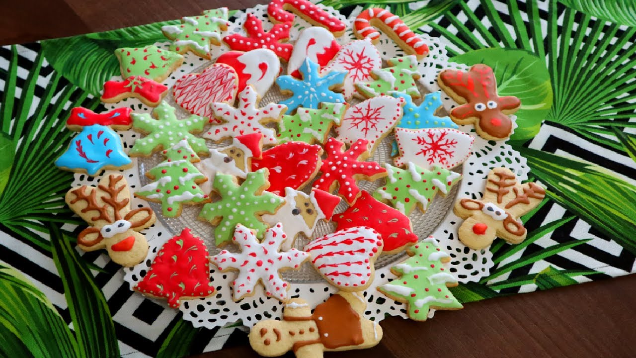 Biskota per Krishtlindje. Biskota me Sheqer Dekorues Persiper. Biskota per Vitin e Ri.