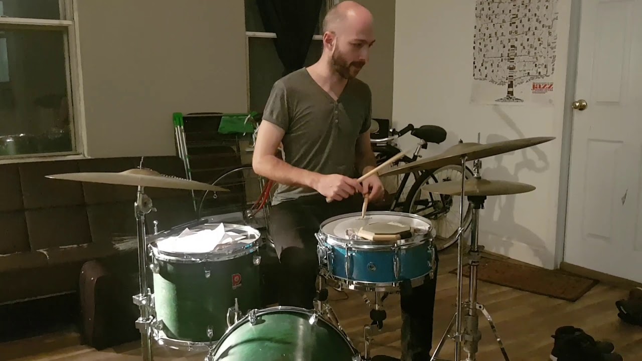 Drum groove displacement. 16th note permutation