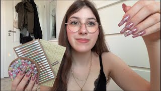 ASMR | Tapping and scratching with XL nails with a lot of yapping 💅🏻🎀 Mic scratching,energy rain,… 