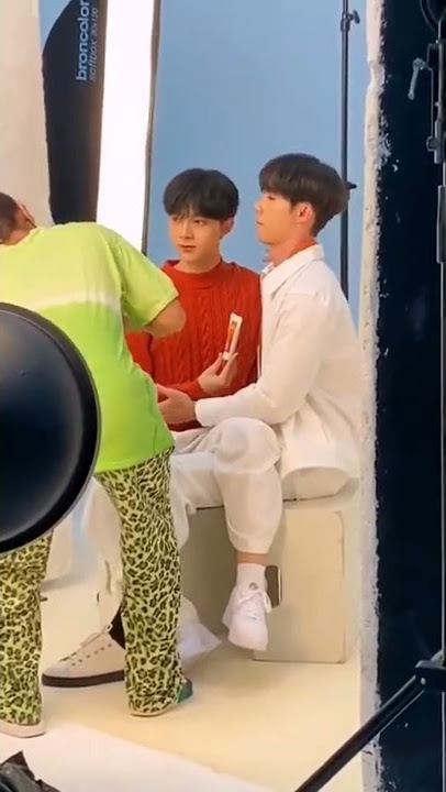 Hậu trường quay chụp quảng cáo của đôi trẻ     #cutiepie #zeenunew Cre: douyin