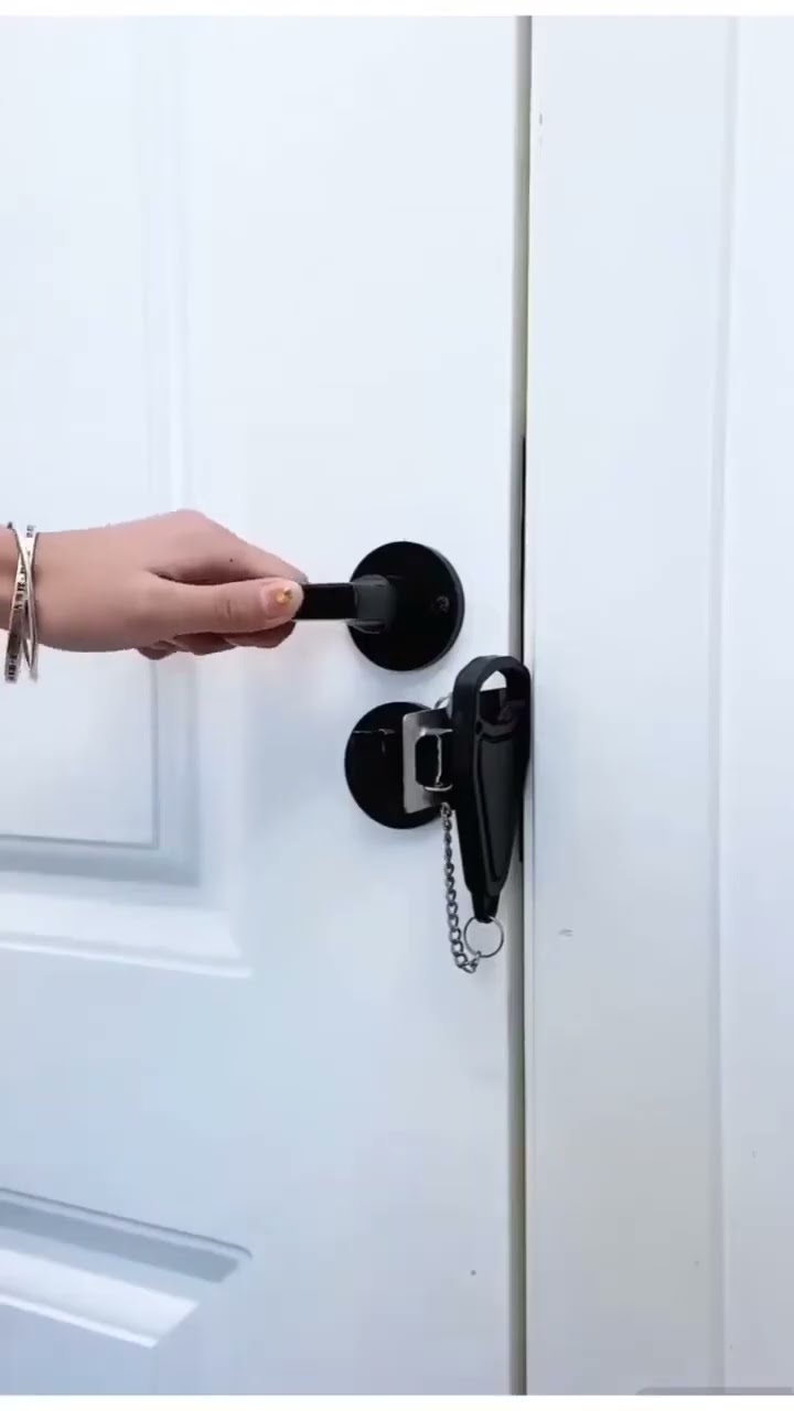 Portable door lock