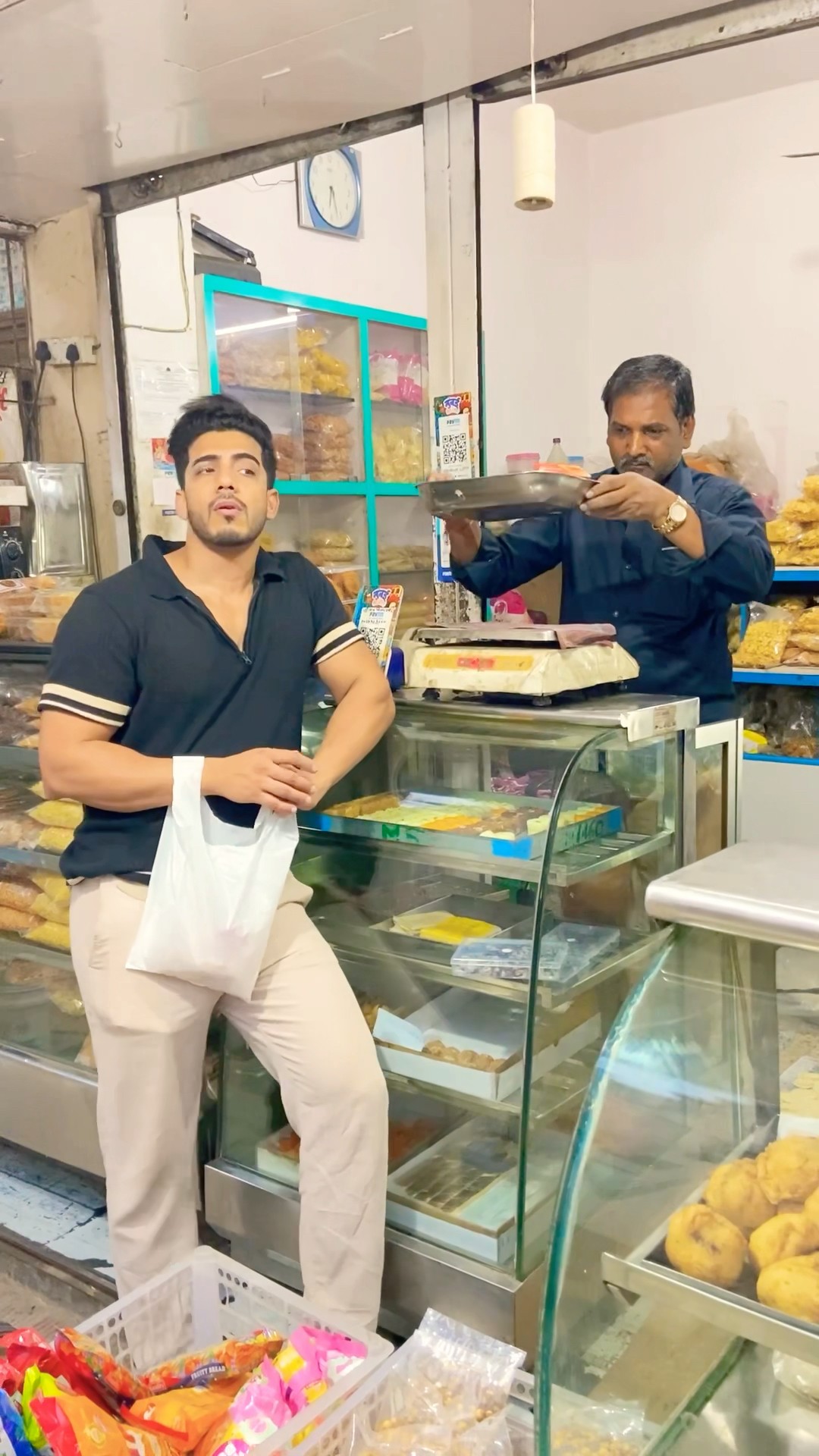 Sawdhan rahe stark rahe ? | uncle kitne acche hai free me de diya ? #tagsomeone  #comedy  #funny