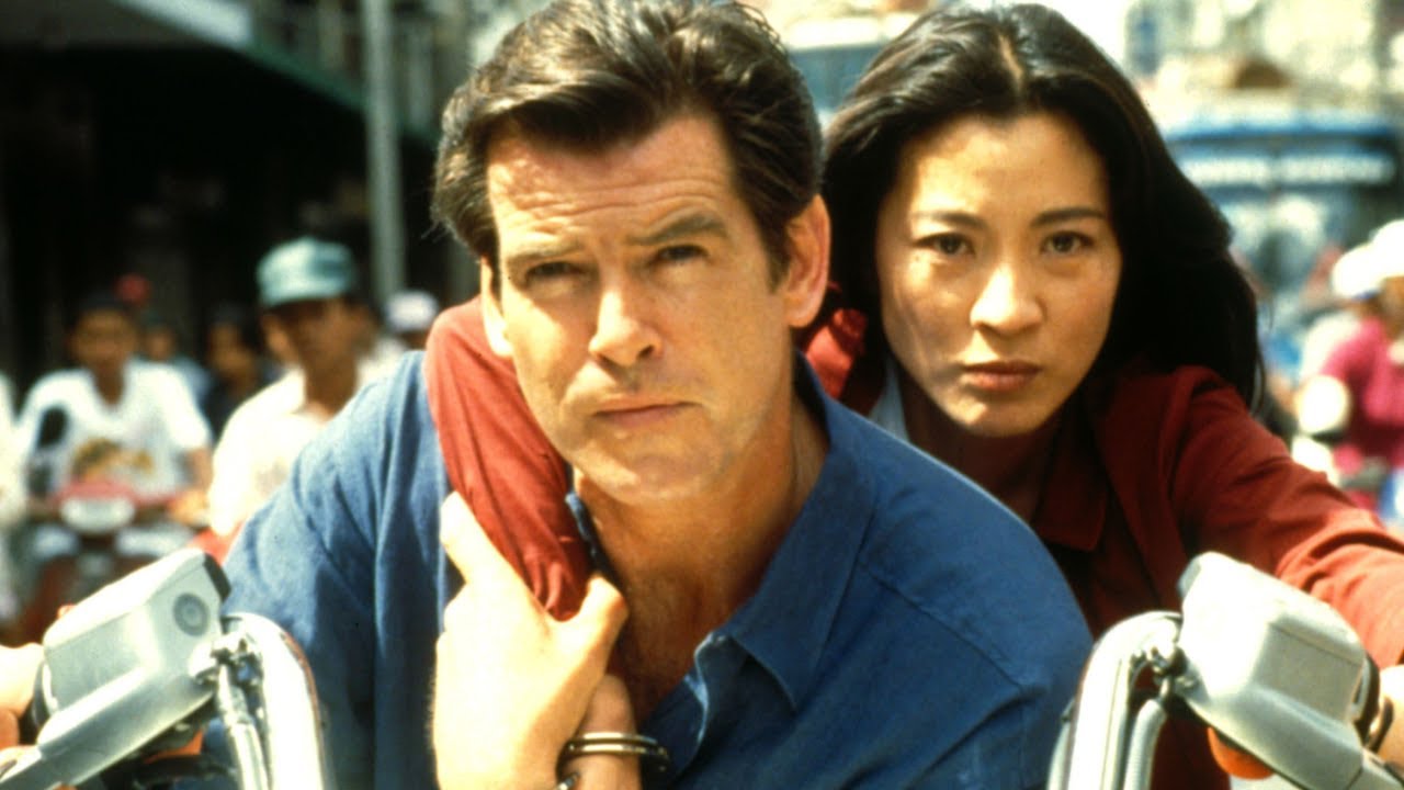 عميل سرى ينقذ العالم من مخطط ارهابى ينفذه صاحب شبكه اعلاميه للسيطره على العالم ! tomorrow never dies