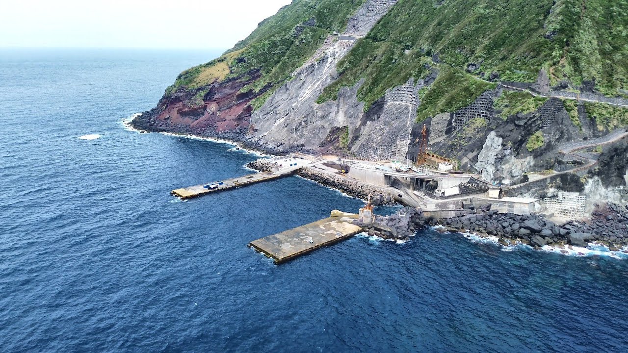伊豆諸島の最南端に位置する絶海の孤島「青ヶ島」でかぶせ釣りしてみると…　【青ヶ島遠征 #1】