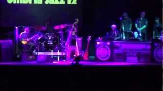 Esperanza Spalding @Umbria Jazz '12 - Smile Like That -