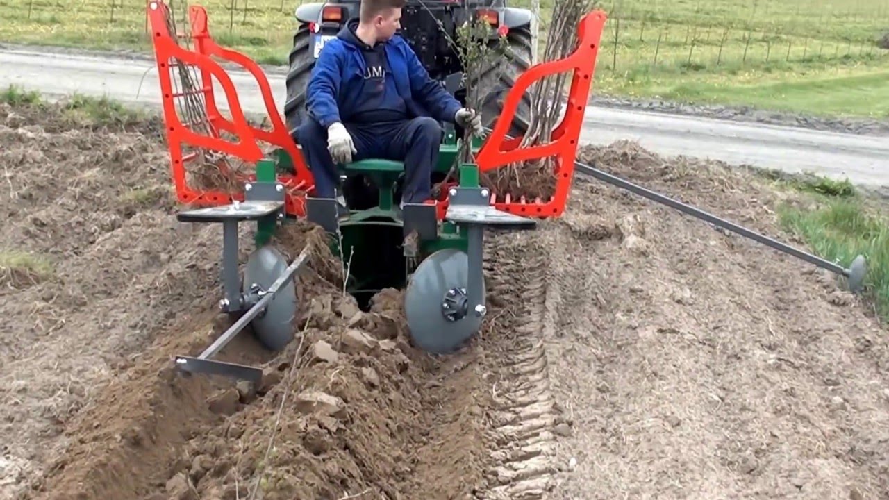 Głębosz multifunkcyjny w konfiguracji z sadzarką do drzew i krzewów